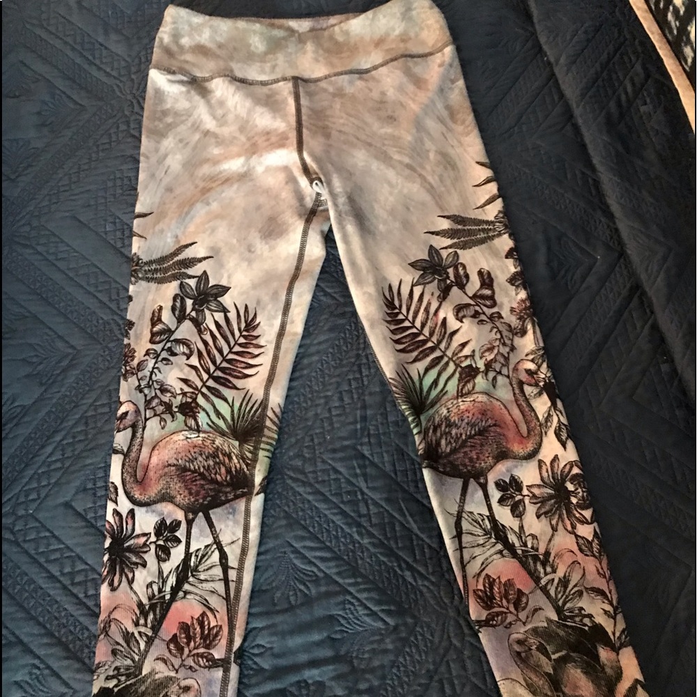Multi-colored Capri BoHo yoga leggings; M